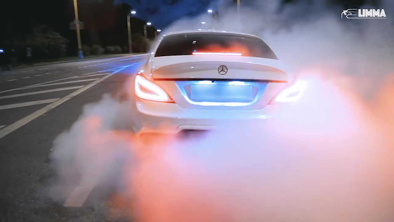 Mercedes CLS63 vs Lexus IS-F drift battle Moscow | Видео на MiX